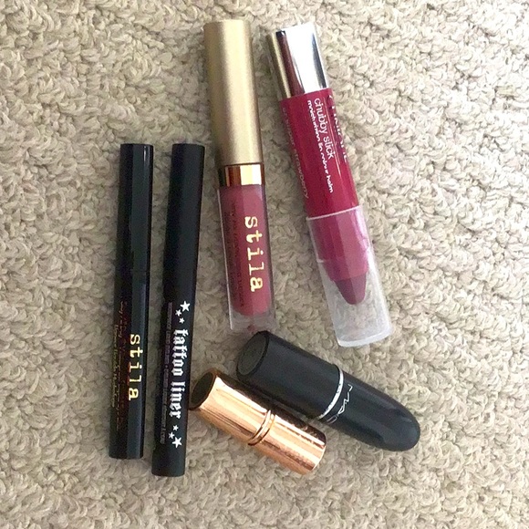 Makeup Sample - 2 Free Items with $30 Purchase - Picture 1 of 1